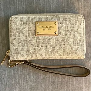 Like New Authentic Michael Kors Wallet/Wristlet